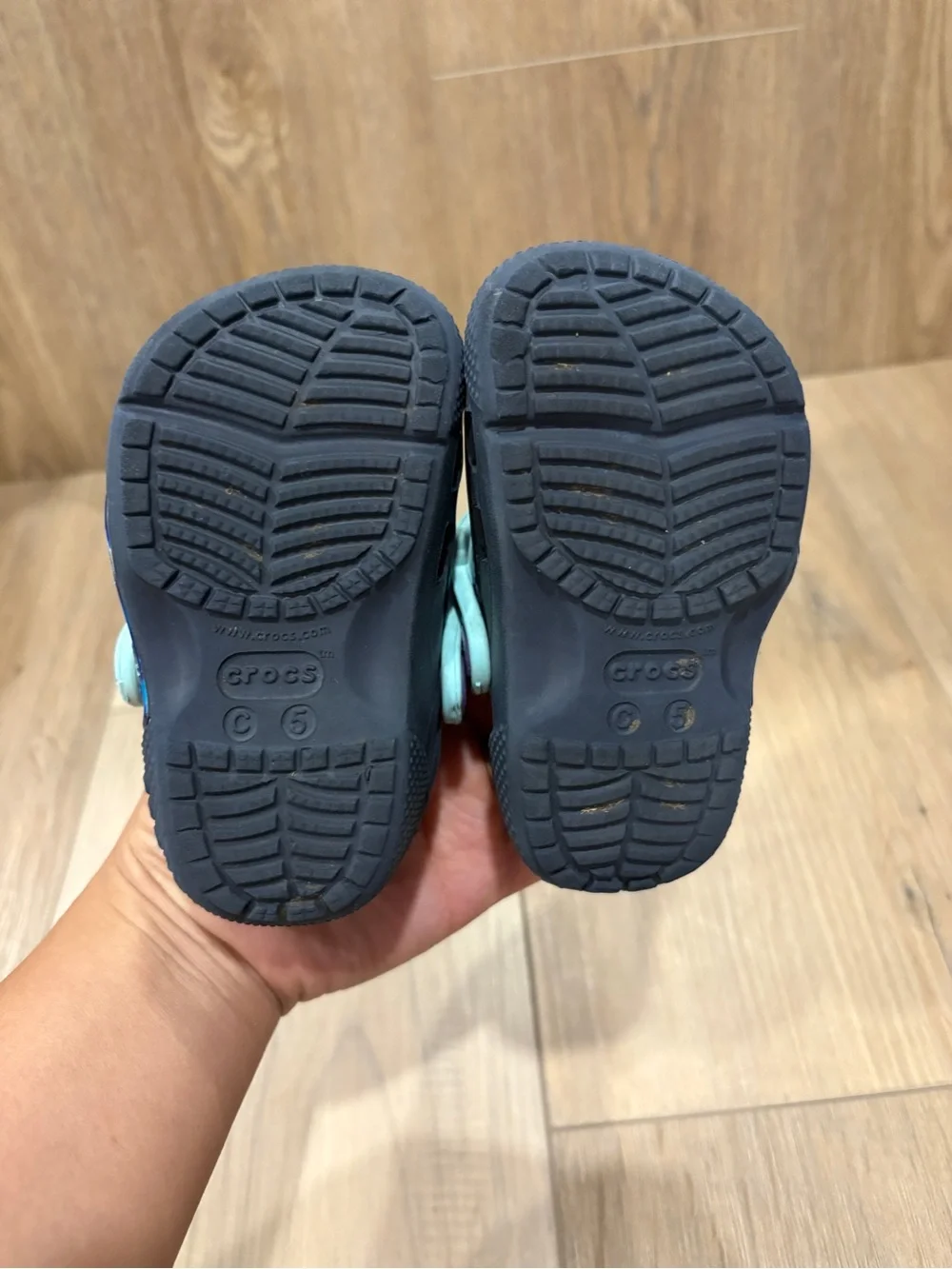 Frozen Anna & Elsa Kids' Clog Croc Shoes in Navy & Light Blue Sisters size C5